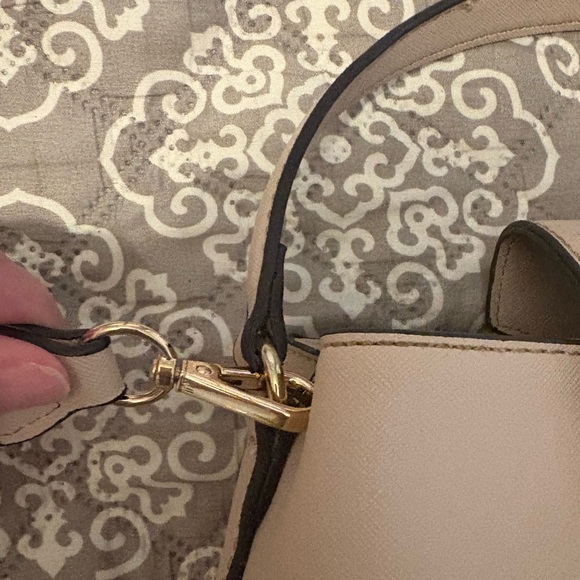 GUESS Beige Handbag with Gold Accent - Picture 6 of 9